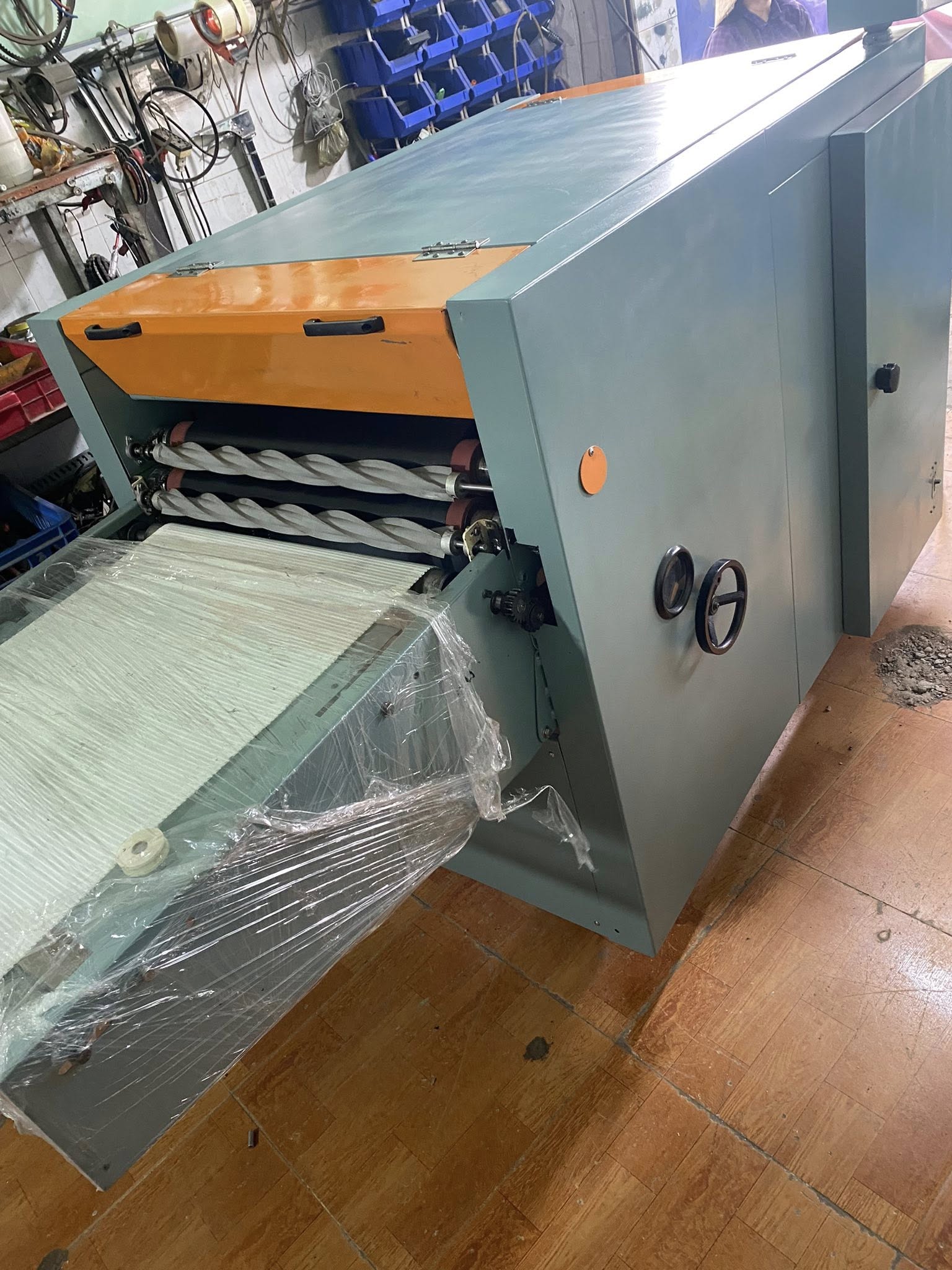 Cho Thuê Máy Ép Keo Quang Hân Băng Tải Cao Cấp Tốt Nhất TPHCM
