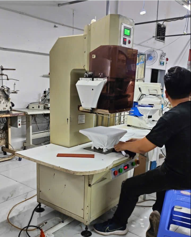 Kiểm Tra Kỹ Thuật Máy Ép Keo Công Nghiệp Trước Khi Cho Thuê Tại Quang Hân